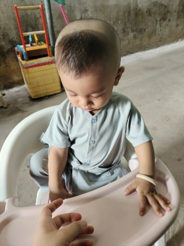 Em rầu quá các mom ơi. Con em gần 11tháng rồi. Ăn cháo ngày 3 4cử. Sữa 2 cử. Mà không lên ký gì hết
