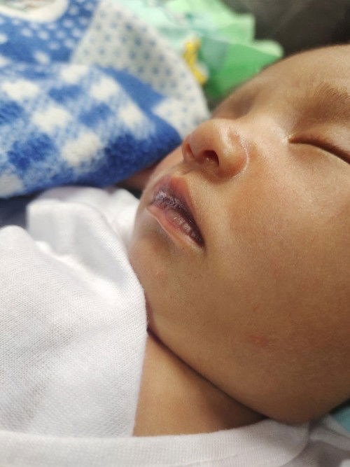 MAPUTLANG LABI NI BABY