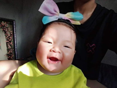 Con không chịu ăn bột hay cháo toàn bú mẹ thì phải làm sao ạ ,,mom nào chỉ em cách để bé hợp tác với
