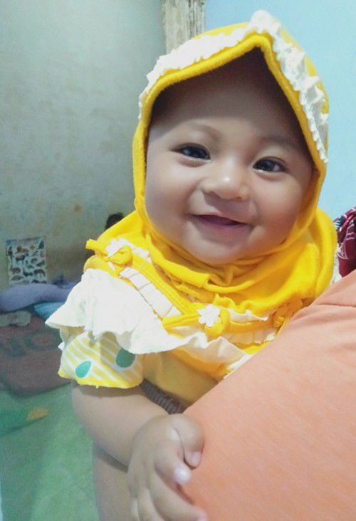 bayi 6bulan suka bernyanyi