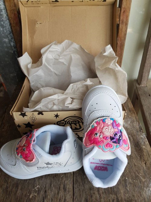 รองเท้าผ้าใบเด็ก