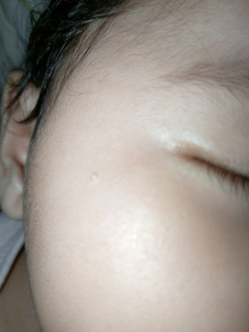 Maliit na bilog na puti