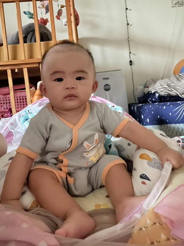 เวลาน้องเห็นเราทานข้าวเค้าจะทำท่าเหมือนอยากกินด้วยตลอดมองไม่ละสายตาเลย😅