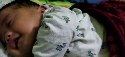 Posisi tidur bayi 4 bulan