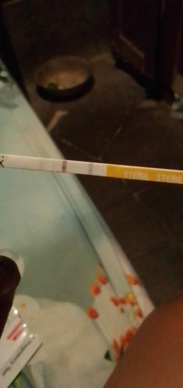 Ada yg ngrti ga bunda inih positif aph negatif udh 4 kli di tes🙄