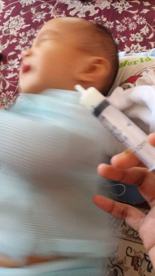 Anak 7 bulan lebih tolak susu botol dan minum air kosong