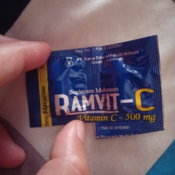 Bunda² ada yg dikasih vit ini ga kalo meriksa di puskesmas serius nnya?? Di minum ga