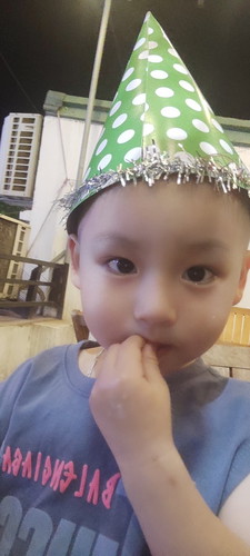 Các mẹ cho em hỏi bé 29th bị thủy đậu có cần phải kiêng tắm kh ạ? Và các mẹ thường bôi gì cho bé ạ!!