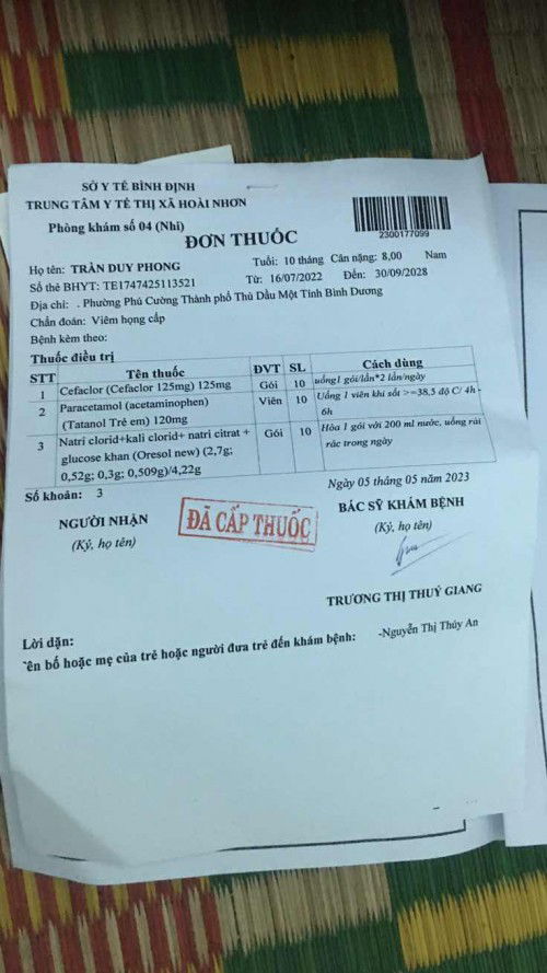 Bé bị viêm họng