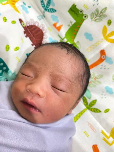 Bun. Pas sebelum SC USG bbj ku udah 2.9/3 kg. Tapi pas lahir malah 2.4 :' dikira stunting sedi