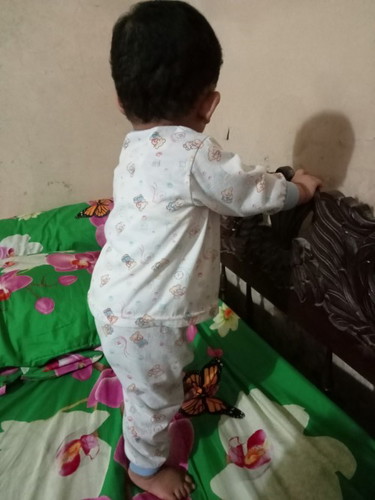 Bayi 1th 1bulan belum bisa jalan, saya khawatir. Tolong beri tips stimulasi anak saya teman-teman