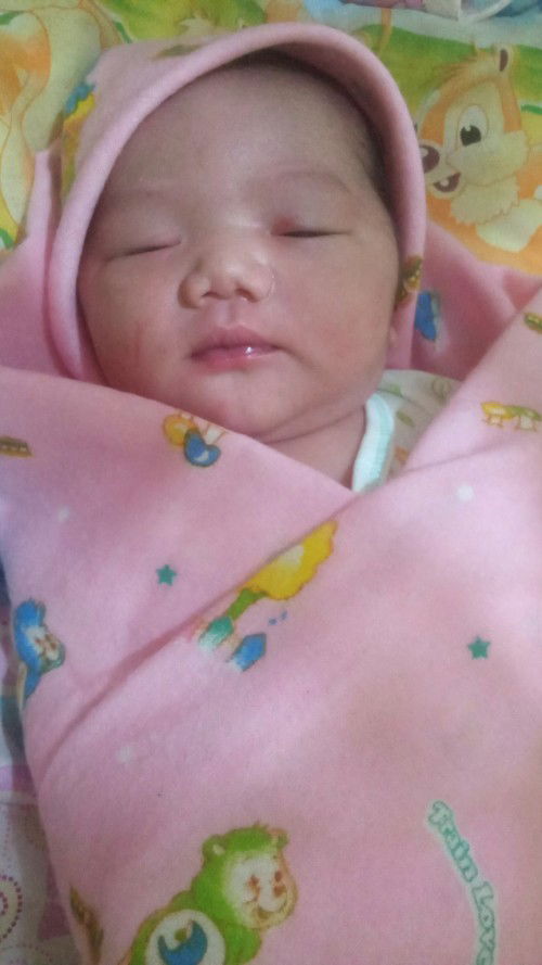 Alhamdulillah Bun udh loucing tdi mlam jam 1 lewat 37 menit.. berat 3kg 5ons..