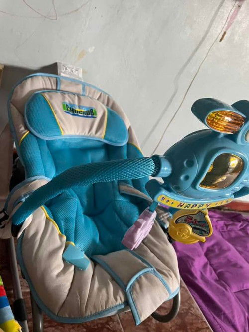 ซื้อมาลูกไม่ยอมนอนส่งต่อค่ะ มีเครื่องปั้มนมด้วย ส่งต่อค่ะ 😊