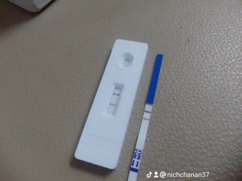 สอบถามคะสอบถามคะ ตอนนี้ประจำเดือนไม่มี1เดือนกว่าแล้วซื้อที่ตรวจมาขึ้น2ขีดแต่เราไม่มันใจว่าท้องไหม แต