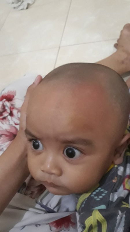 Anak jatuh dari springbed tumpuk 2