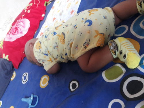 Bayi 1 bulan 23 hari tidur tengkurap