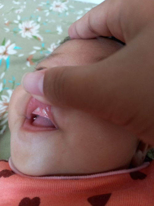 LIP TIE BA SI BABY KO?