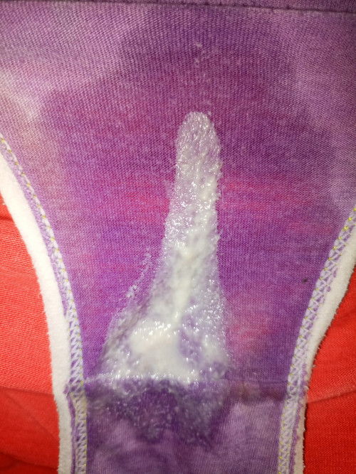 Ano po itong nasa panty ko? Need po sagot ASAP,🙏