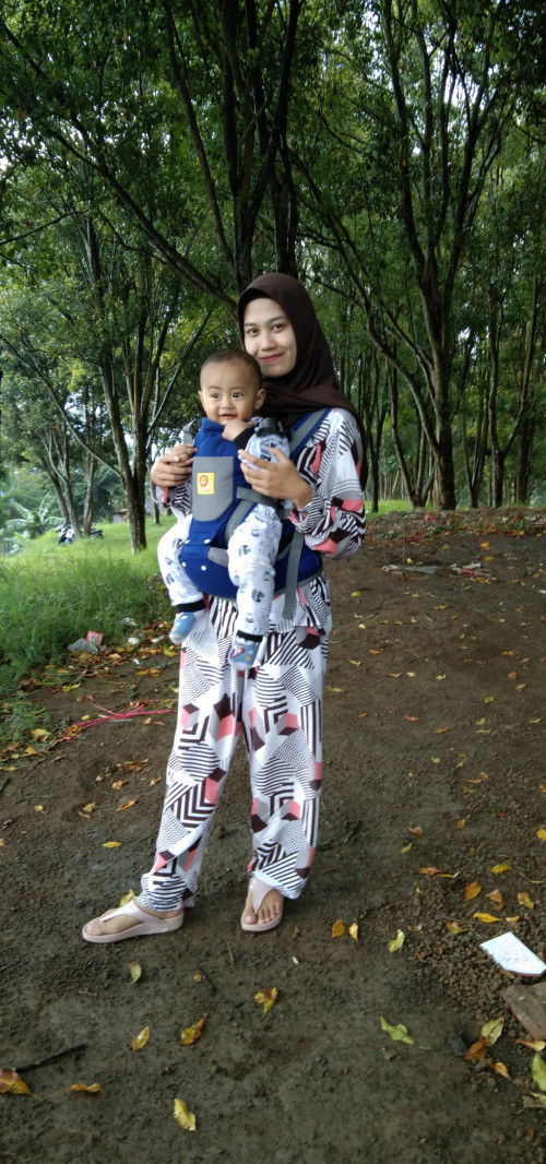 Preloved gendongan depan baby lion