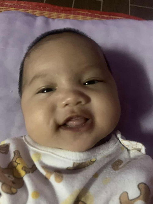 ควรปลุกลูกมากินนมไหมคะ