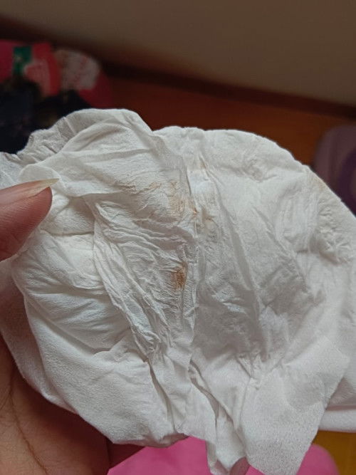 มีคราบสีน้ำตาล