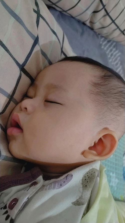 7bulan belum merangkak