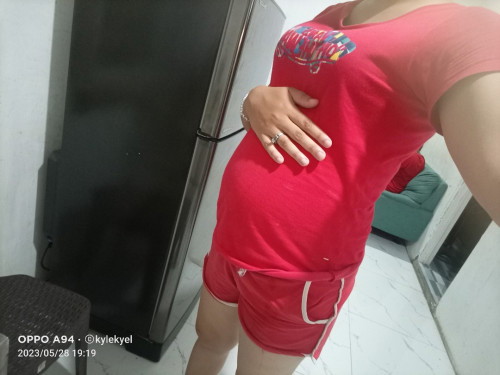 Maliit na baby bump