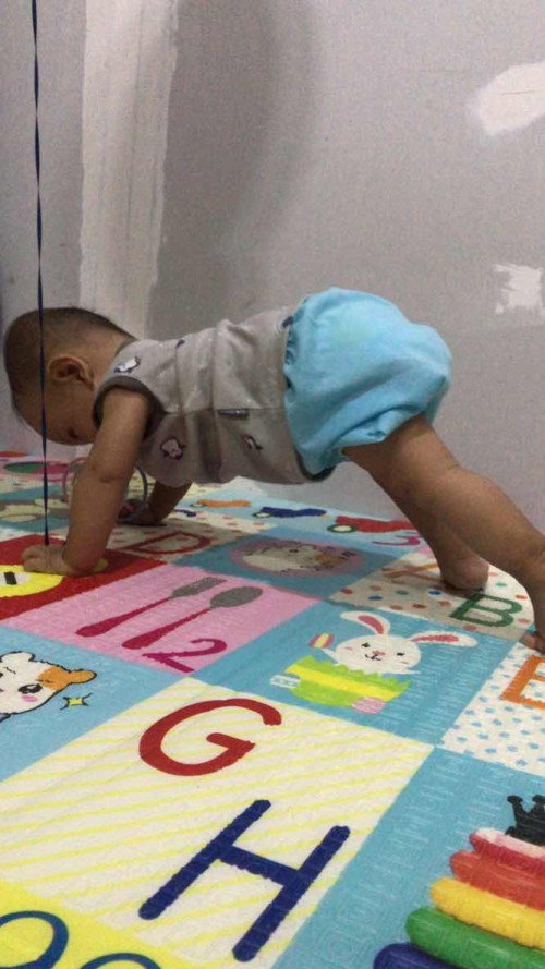 Bayi masuk8 bulan belum bisa duduk /‘merangkak sndri