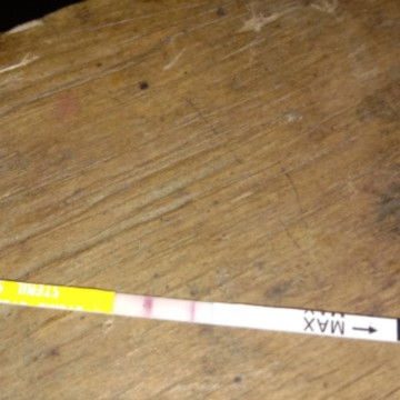 Bun sya sudh telat 1 buln d tes ada samar2 y gtu garis 2