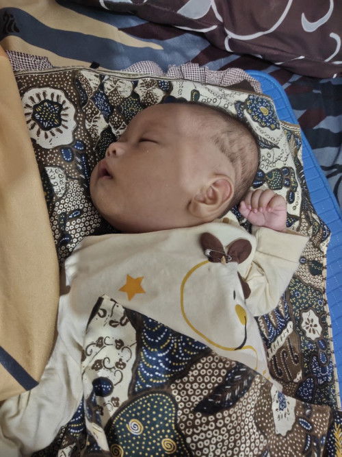 Tidur bayi sukanya miring kanan trus