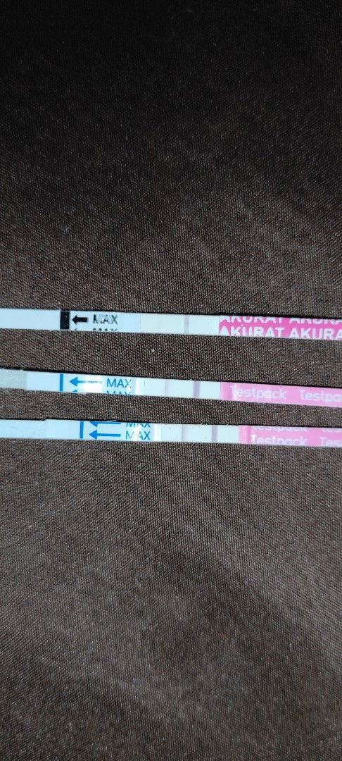 Bunda, ini hasilnya positif blm ya? Saya udah telat mens 8harian ini. Garis 2 ny masih samar bnget😔