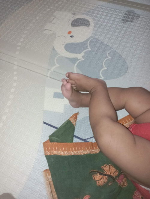 Bayi selalu Menyilangkan kaki