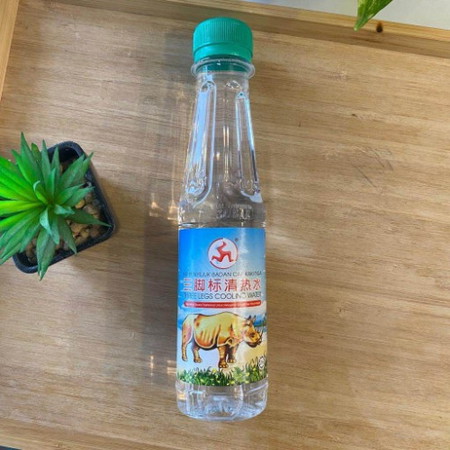 Air cap badak tiga kaki