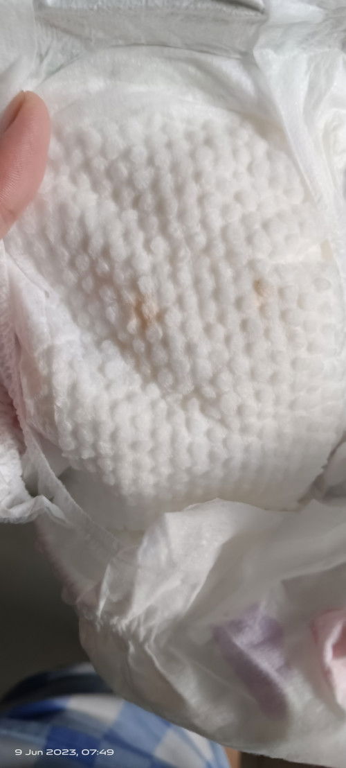 Hi,mau Tanya siapa perna mengalami baby kencing dkt pampers mcm ni? Thank you