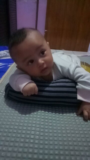 Leher bayi lebih ke kanan