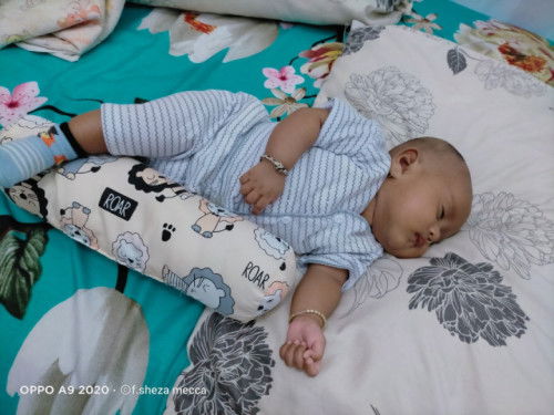 Bunda bunda bayi nya yg lahir bulan April kemaren sdh bisa ap dan BB nya sdh brp ??