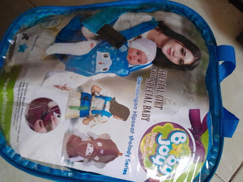 Permisi ibuk2.. aku mau jual gendongan ini, karna syang bgt ga ke pake sama sekali.. 🙏