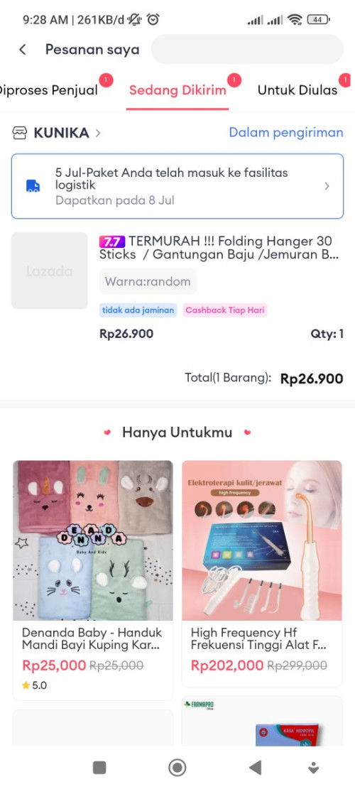 gantungan baju bayi