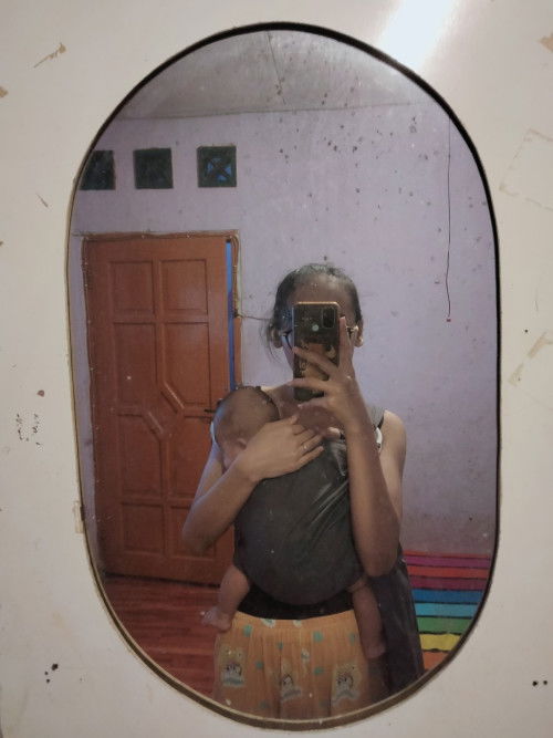 posisi m shape bayi 4 bulan