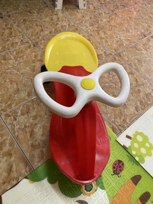 รถดุ๊กดิ๊ก 400รส.  มีรอยขีดข่วนน่ะค่ะ
 #ขอคนไม่ซีเรียสเด้อ