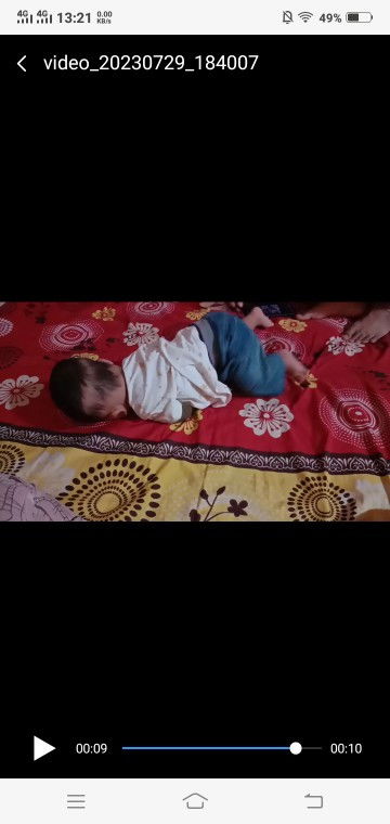 Bayi merayap kedepan