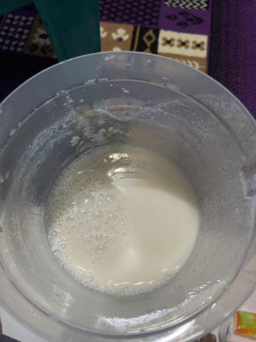 Air tahu yang di beli dari tukang tahu.