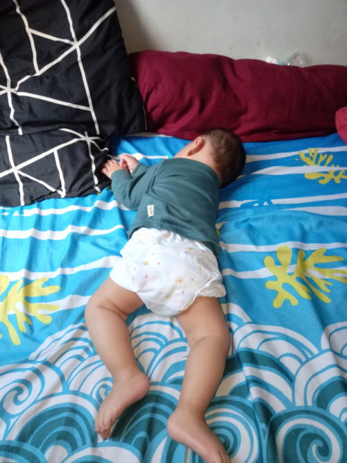 Bayi lagi seneng tdr begini
