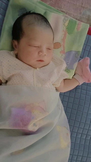 Halo bunda kenalin nama aku, RAINA SALSABILA, umur aku baru 3 hari, hpl aku tgl 21 Agustus