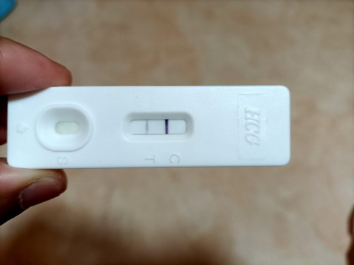 ตรวจขึ้น2ขีดแบบชัดพอสมควร แต่พอเทสซ้ำอีกวันกลับขึ้นขีดเดียว
