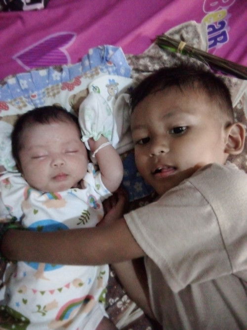 Anak kembar tanggal lahir