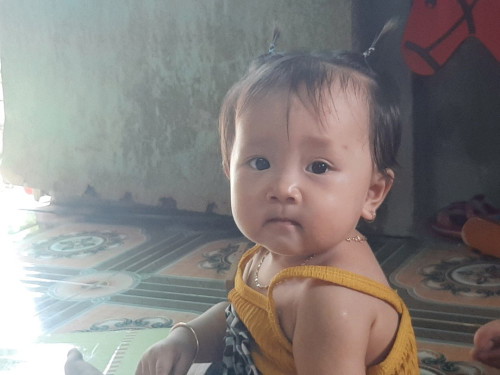 Cho em xin hỏi bé nhà em 13 tháng đã biết đi lại lại chỉ có 9kg1 thì có phải bị suy dinh dưỡng không