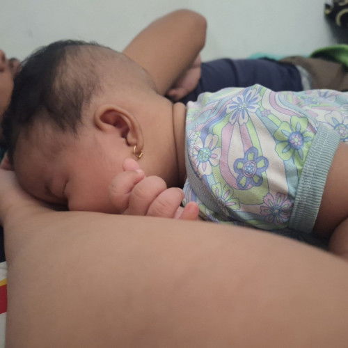 Bayi 4 bulan tidur tengkurep