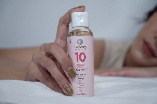 Rekomendasi minyak telon wangi powdery yang bayik banget