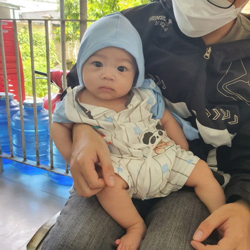 Bé 4 tháng lười bú